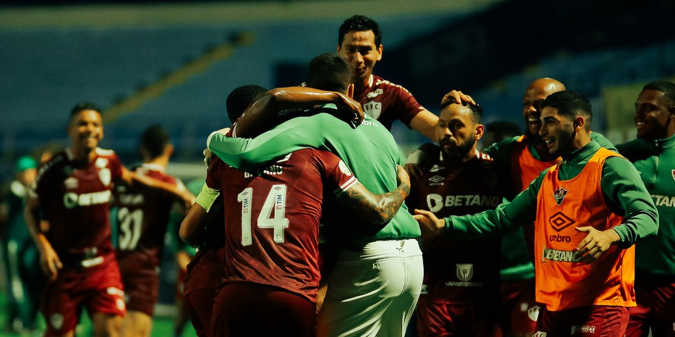 Jogadores do Fluminense comemoram gol contra o Avaí — Foto: R.Pierre/AGIF