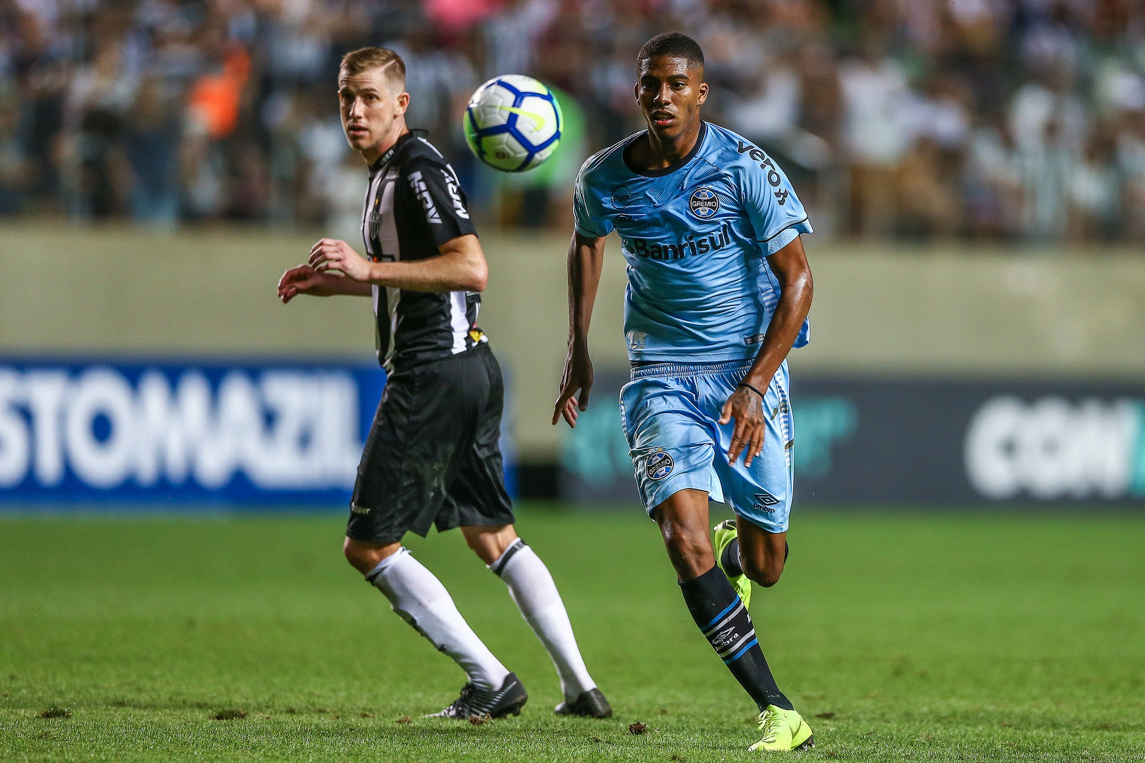 Jovens dão sangue novo ao Grêmio no meio, ganham elogios e geram expectativa para 2019