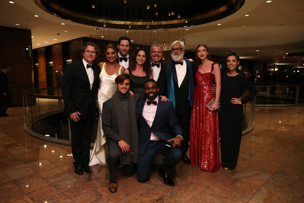 Equipe de 'Totalmente Demais' arrasando no Emmy  (Foto: TV Globo/ Mireya Acierto)