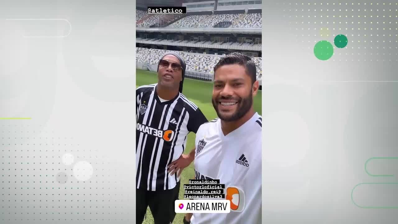 Em encontro na Arena do Atlético-MG, Hulk grava elogio de Ronaldinho