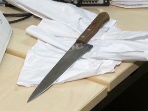 faca utilizada no crime (Foto: Reprodução/TV Tapajós)