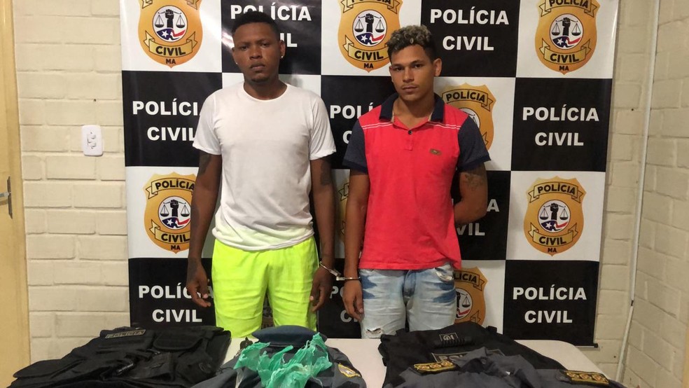 Matheus Pinho e Hilton da Piedade foram presos no Anil com drogas e fardas da Polícia Militar do Maranhão — Foto: Divulgação / Polícia Civil