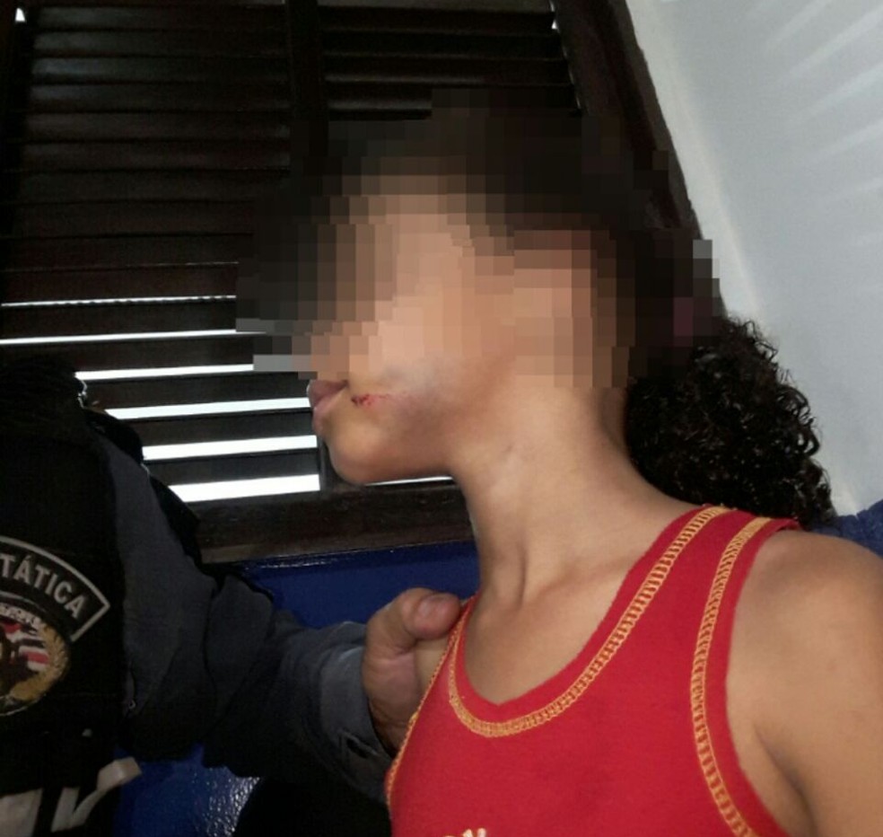 Menina é agredida a pedradas pela mãe em São Luís. (Foto: Divulgação/Polícia Militar do Maranhão)