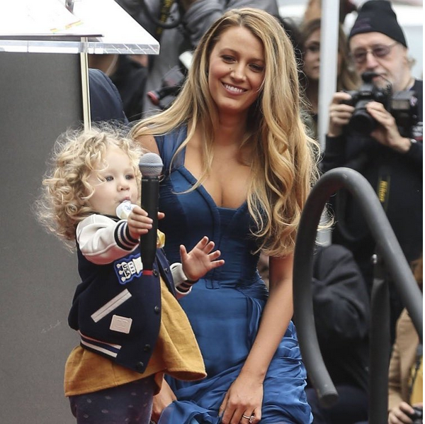 Blake Lively com uma de suas filhas (Foto: Instagram)
