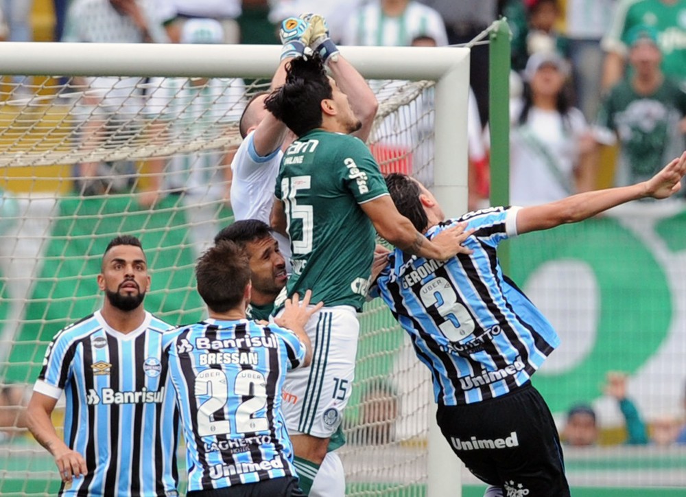 Maicon lamenta derrota para líder, mas mantém fé em retomada: “Temos que acreditar”