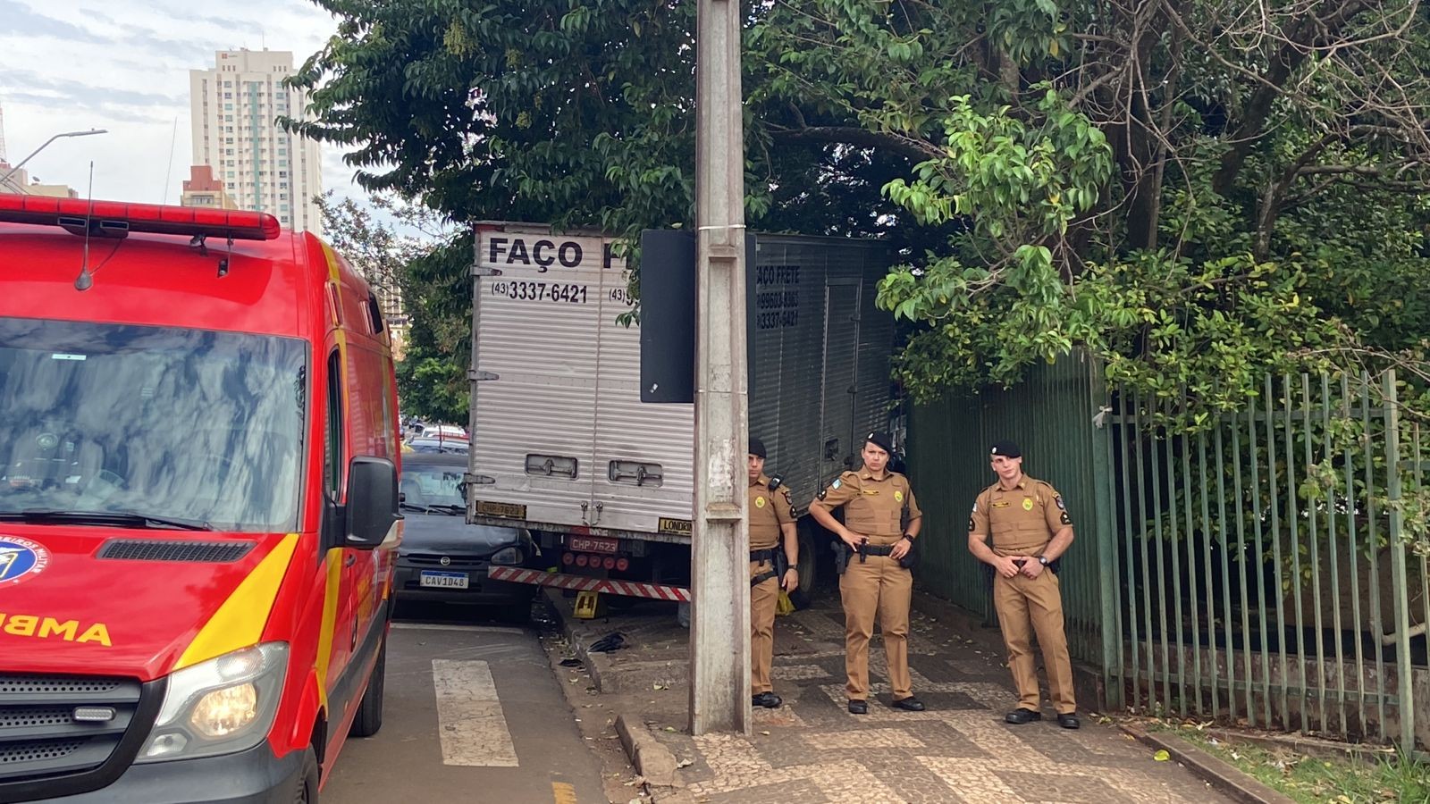 Mulher morre após ser atingida por caminhão desgovernado no Centro de Londrina