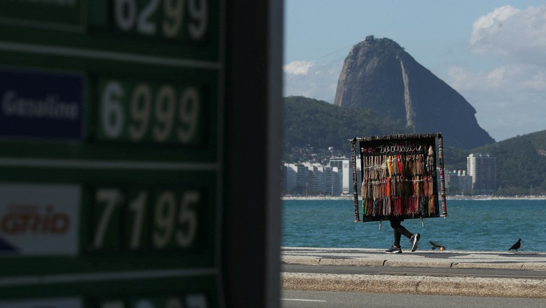 Vendedor ambulante (Foto: REUTERS/Ricardo Moraes)