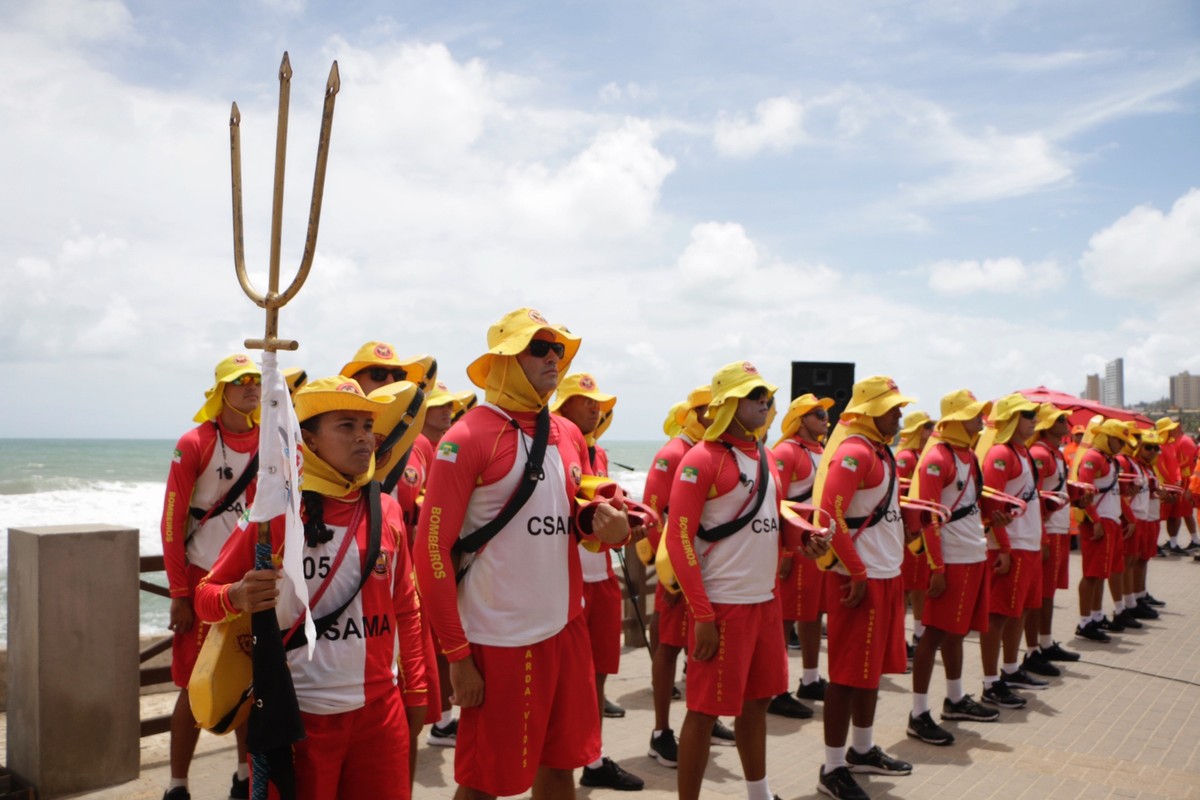 Corpo de Bombeiros abre posto de guarda-vidas na Praia do Meio, em ...