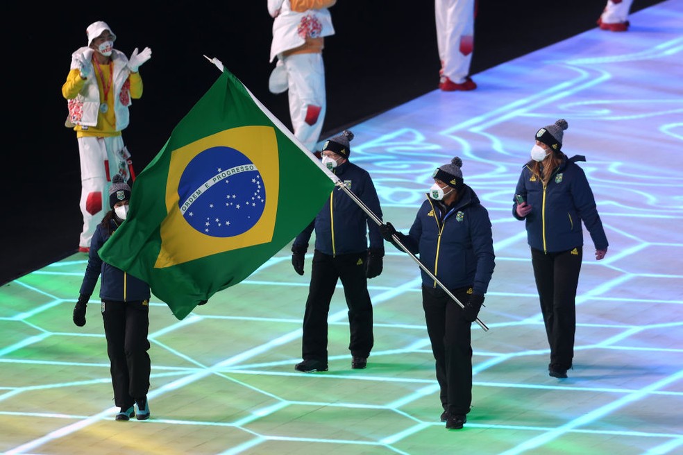 Brasil desfila na cerimônia de abertura das Olimpíadas de Inverno de Pequim 2022 — Foto: Ezra Shaw/Getty Images
