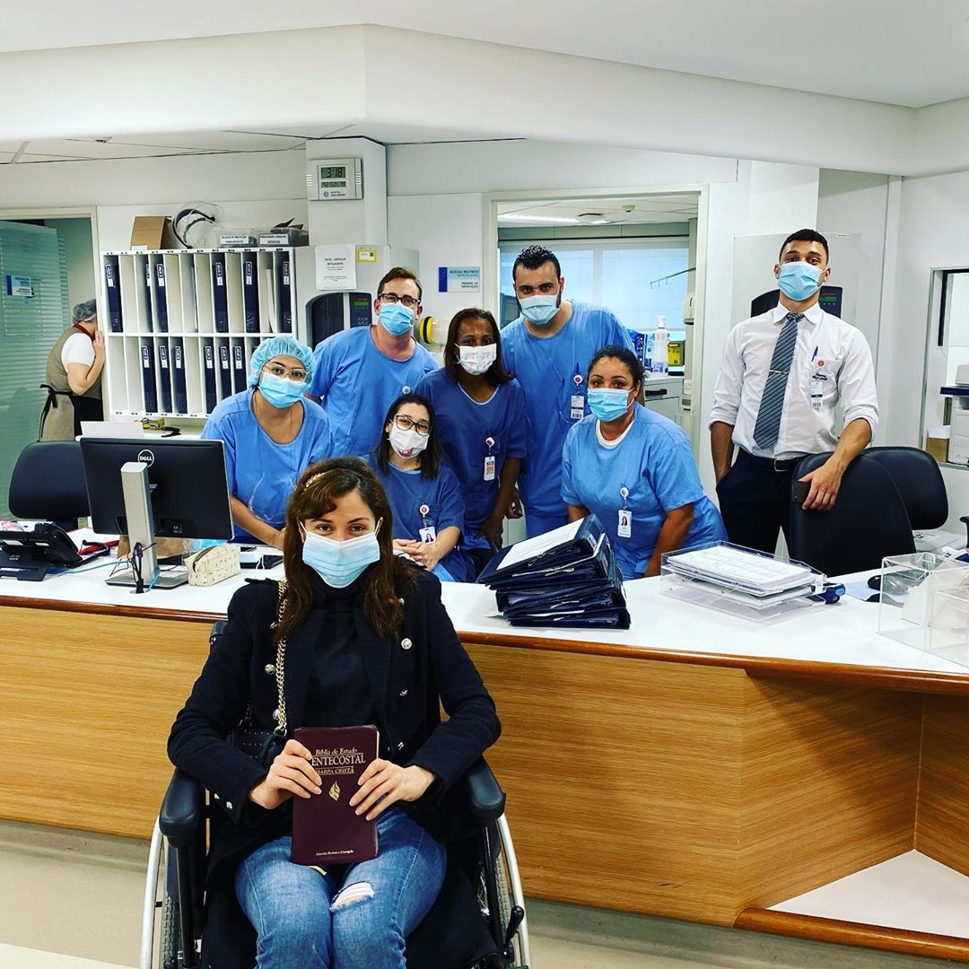 Maria Melilo ao deixar o hospital (Foto: Reprodução / Instagram)