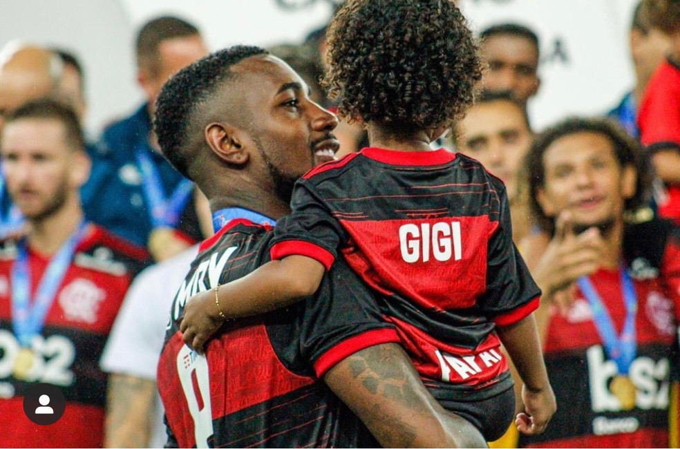 Gerson comemora título com a filha, Giovana — Foto: Arquivo Pessoal