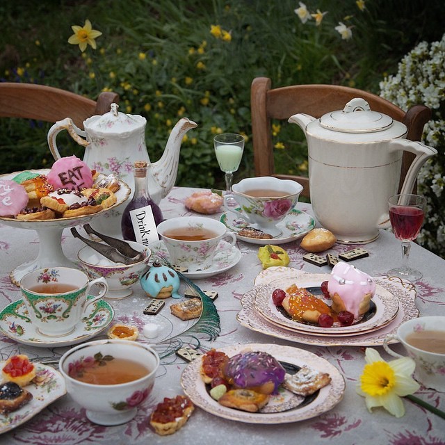 O chá de Alice no País das Maravilhas (Foto: Reprodução/Instagram)