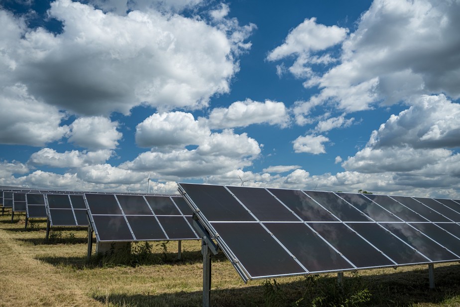 Com bandeira tarifária mais cara, energia solar é alternativa de economia para o agronegócio