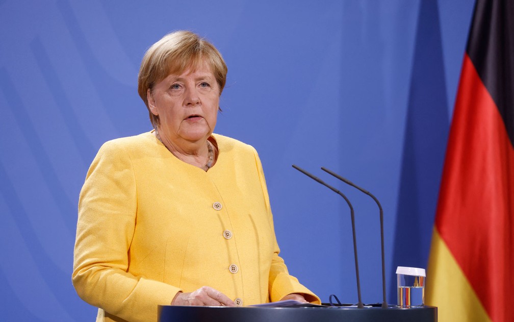 A primeira-ministra da Alemanha, Angela Merkel, durante pronunciamento sobre a tomada do poder no Afeganistão pelo Talibã, na segunda-feira (16) — Foto: Odd Andersen/Pool/AFP 