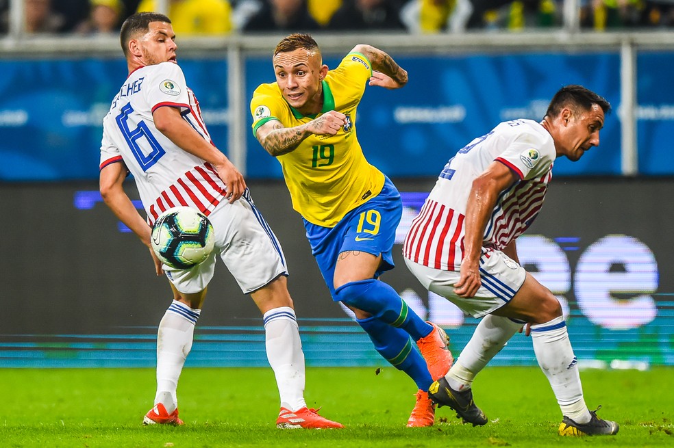 Everton passa por dois no empate por 0 a 0 com o Paraguai: Cebolinha tem sido atraÃ§Ã£o da seleÃ§Ã£o brasileira â?? Foto: VinÃ­cius Costa/BP Filmes.