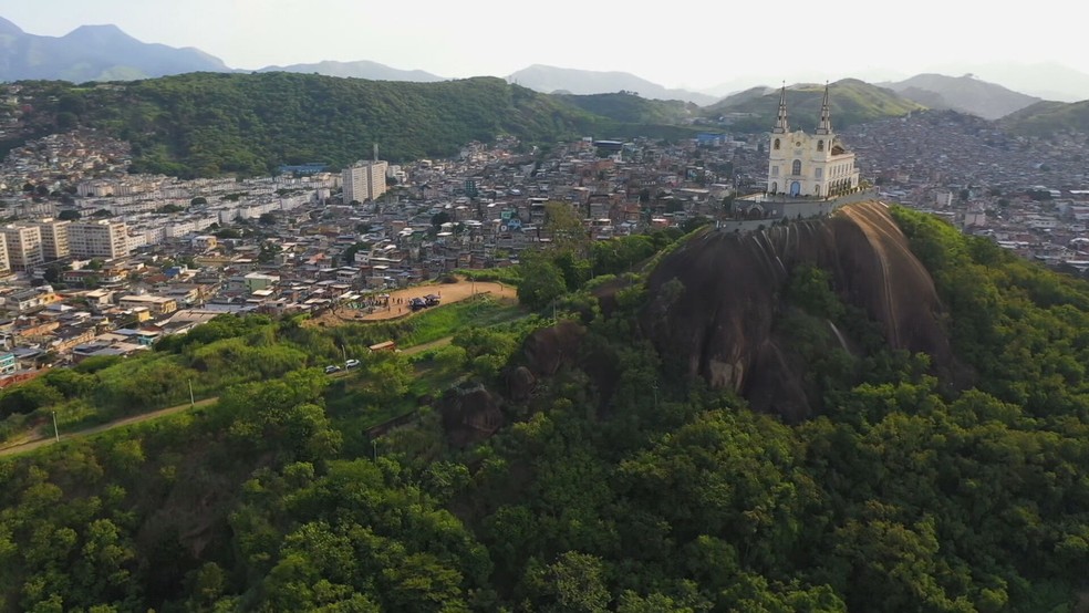 região da Igreja da Penha foi fundamental para nomes como Fundo de Quintal, Cacique de Ramos, Noel Rosa e Cartola — Foto: Reprodução TV Globo