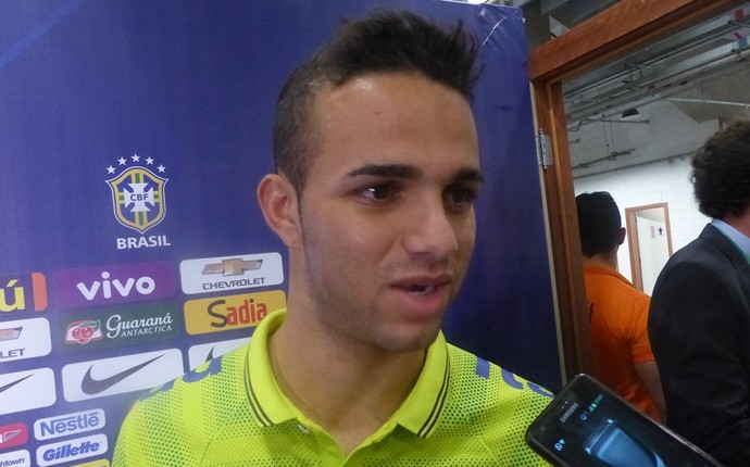 Luan mantém média de um gol por jogo com seleção de base do Brasil