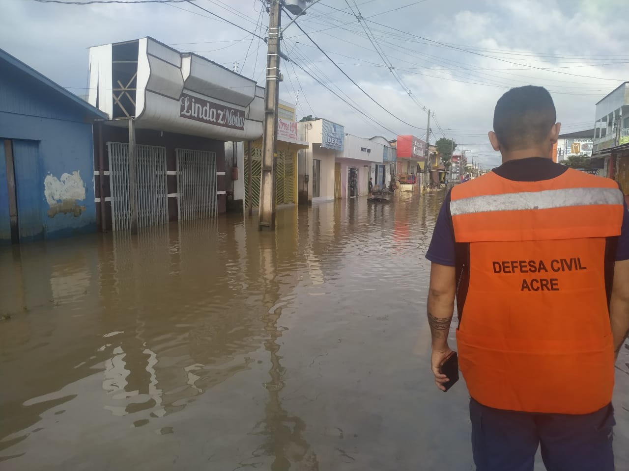 Quatro cidades do AC continuam com rios acima da cota de transbordo, diz Defesa Civil  