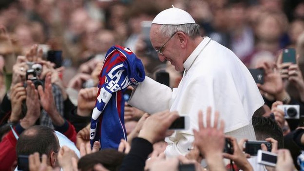 O papa Francisco é torcedor do time argentino San Lorenzo de Almagro — Foto: Getty Images/BBC