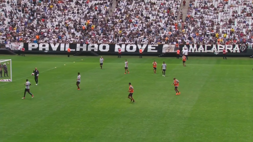 Treino do Corinthians tem forte presença de torcida (Foto: reprodução)