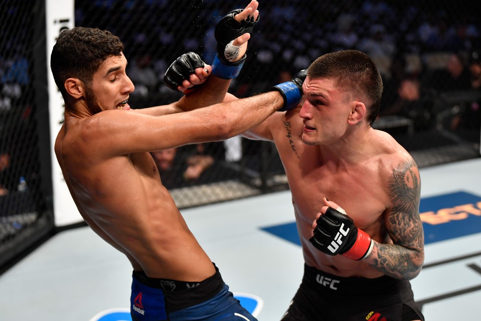 Don Madge golpeia Fares Ziam em sua vitÃ³ria no UFC 242 â?? Foto: Getty Images