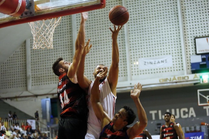 Após 100º duplo-duplo, Olivinha exalta elenco do Fla: Estou sempre na sobra