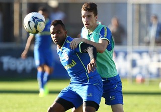 Grêmio mira solução a Fernandinho, e empréstimo ao exterior vira 1ª opção