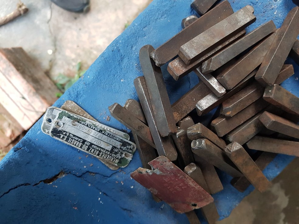 Quadrilha que atuava na região de Botucatu utilizava a chácara para adulterar os veículos agrícolas roubados — Foto: Polícia Civil/Divulgação
