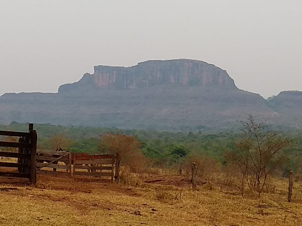 Morro do Gigante Adormecido é cartão-postal de Caiapônia, em Goiás; chama a atenção já da estrada — Foto: Secretaria de Turismo de Caiapônia/Divulgação