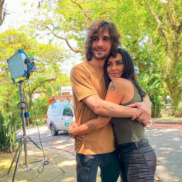 Cleo e Fiuk nos bastidores do filme Me Tira da Mira (Foto: Reprodução/Instagram)
