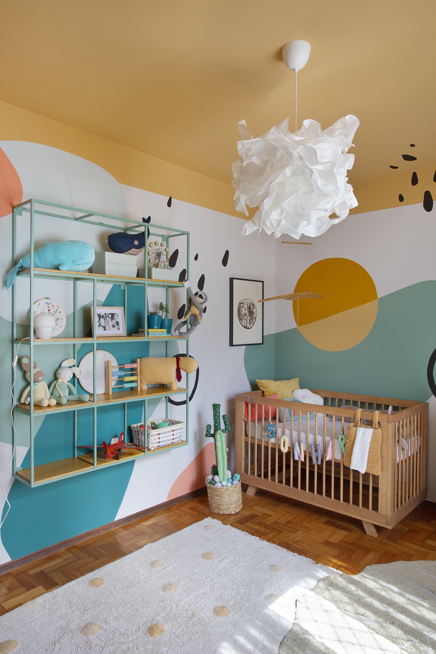 Décor do dia: quarto infantil com pintura orgânica e colorida (Foto: Juliano Colodeti/MCA Estúdio)