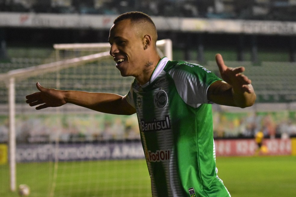 Finalizador e versátil, Breno jogou até como volante: conheça o novo atacante do Palmeiras