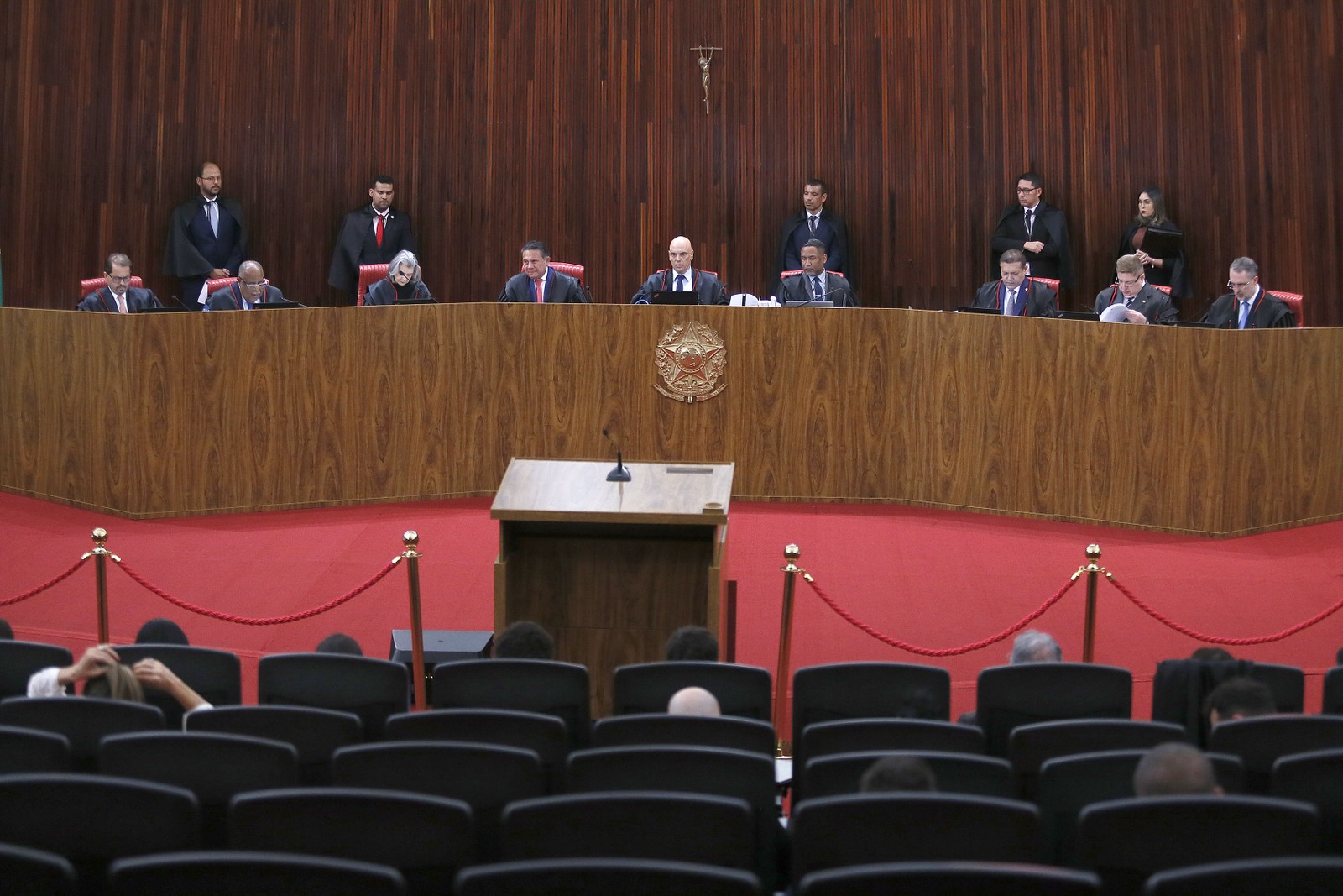 Julgamento da ação contra a chapa Jair Bolsonaro e Walter Braga Netto, no Tribunal Superior Eleitoral.   — Foto: Cristiano Mariz / Agência O Globo