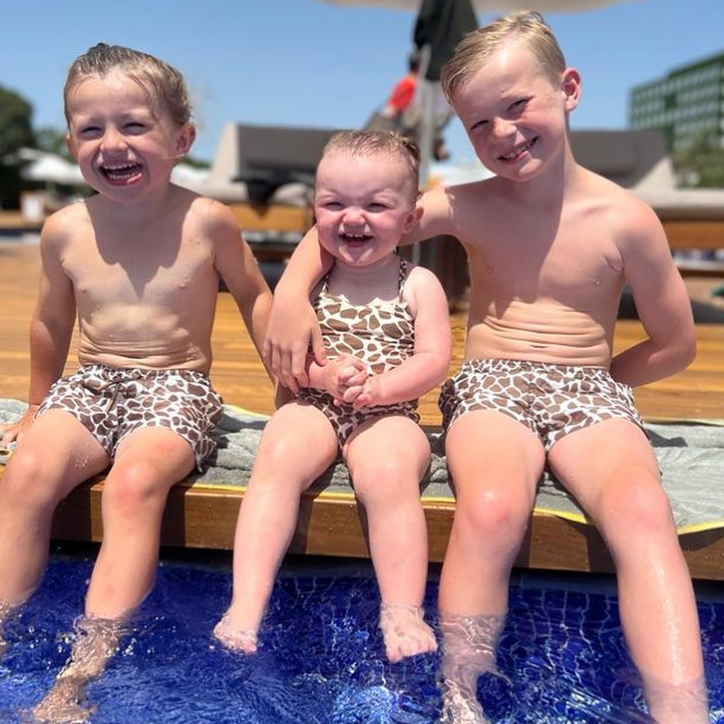 Os três filhos de Billi Mucklow e Andy Carroll  (Foto: Reprodução / Instagram)