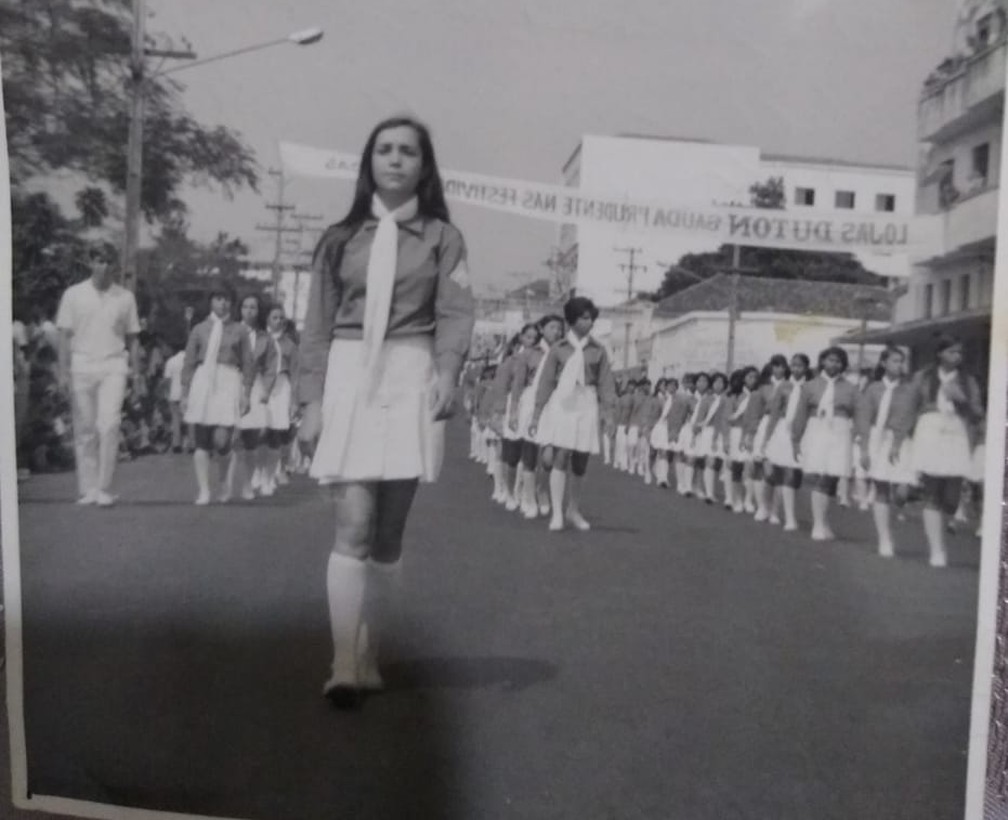 Sueli Spolador, em desfile em comemoração ao aniversário de Presidente Prudente — Foto: Arquivo pessoal