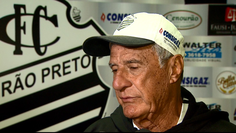 tÃ©cnico Pinho, do Comercial, em entrevista coletiva â Foto: ReproduÃ§Ã£o/EPTV