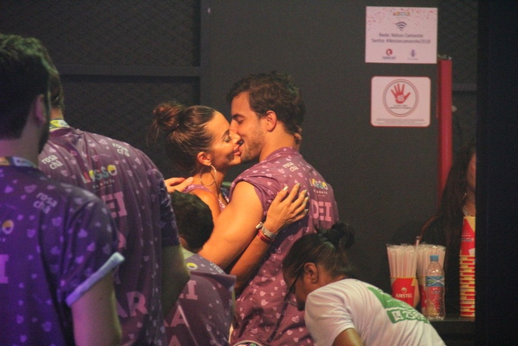 Famosos beijam muito no carnaval; FOTOS  Carnaval 2018  G1