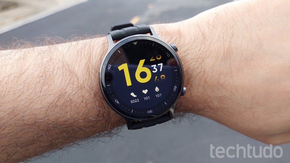 Realme Watch S tem tela de 1,3 polegadas em IPS LCD — Foto: Thássius Veloso/TechTudo