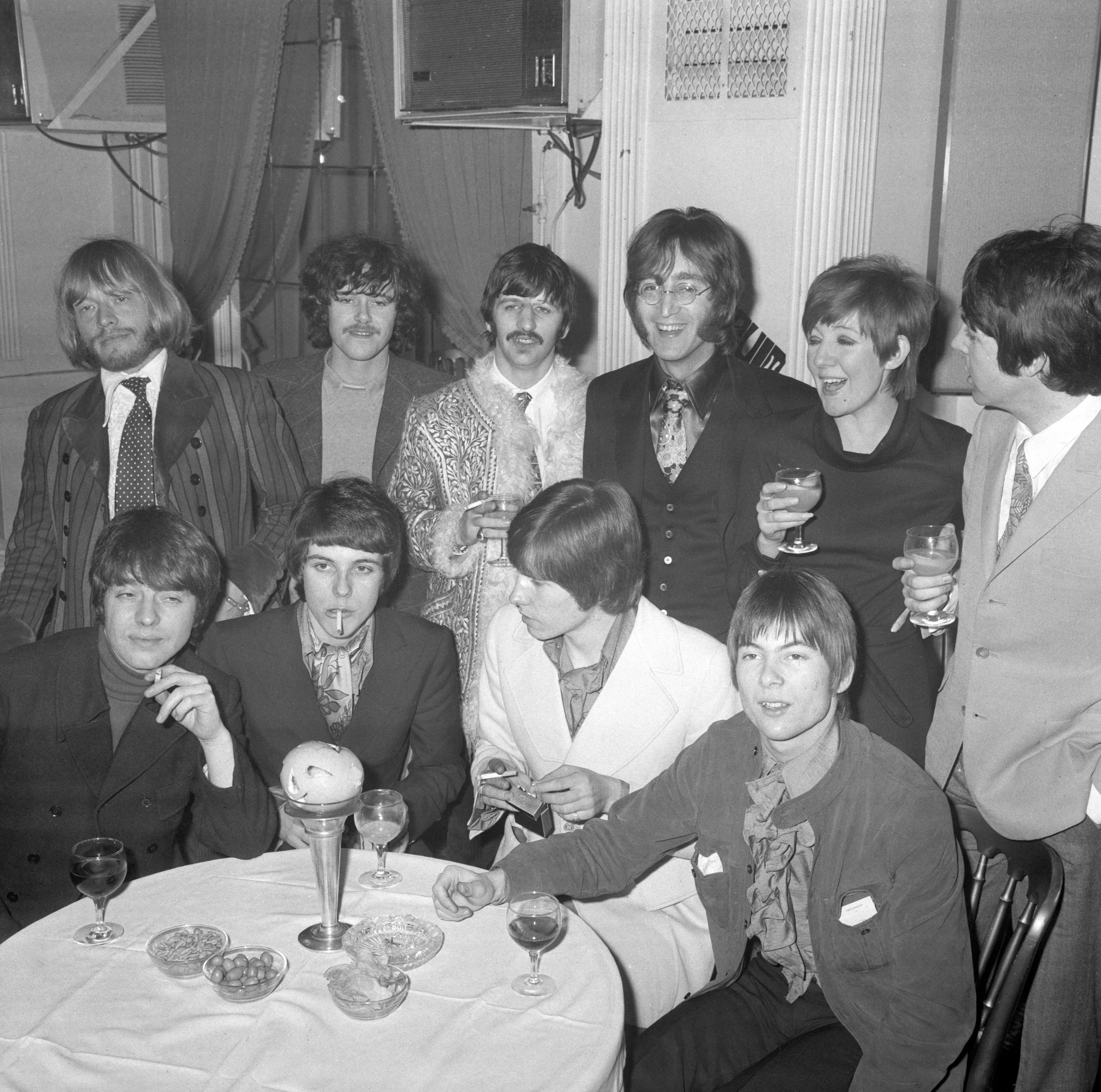 Os Beatles e os Rolling Stones, em Londres, 1968 (Foto: Getty Images)