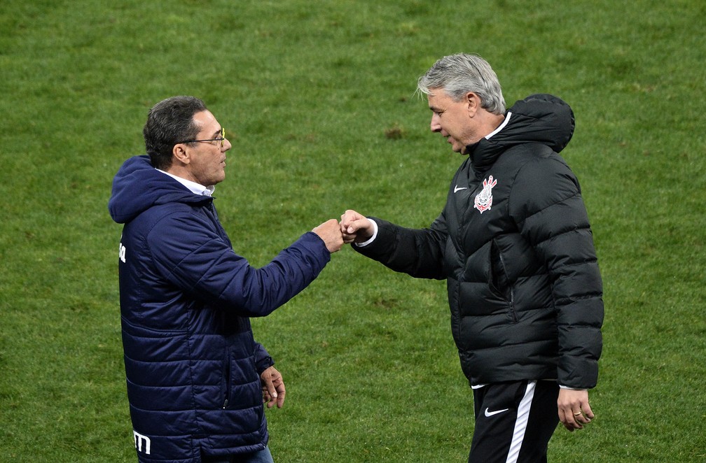 Vanderlei Luxemburgo e Tiago Nunes após Corinthians x Palmeiras na Arena — Foto: Marcos Ribolli