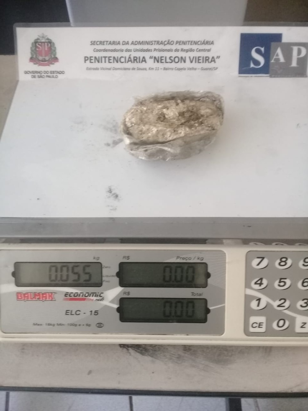 Mulher confessou que tentava levar drogas ao companheiro preso na unidade de Guareí — Foto: Divulgação