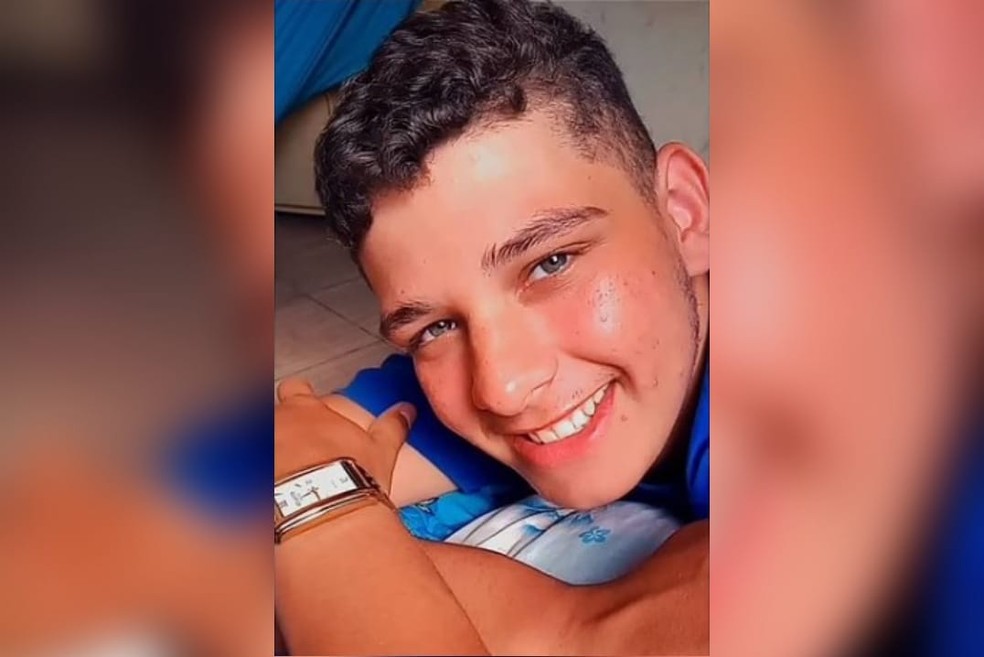 Rian Rodrigues de Souza Silva, 18 anos morreu após receber uma descarga elétrica em Ibaretama (CE) — Foto: Arquivo pessoal