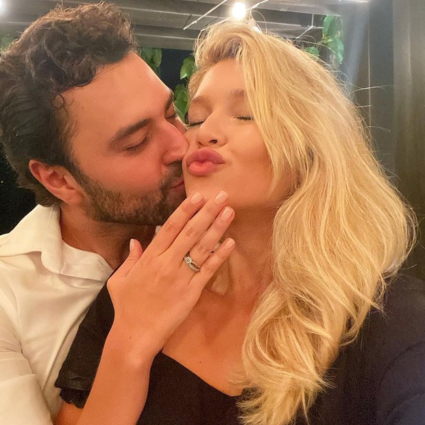 Lyandra Costa e Lucas Santos ficam noivos (Foto: Reprodução/Instagram)