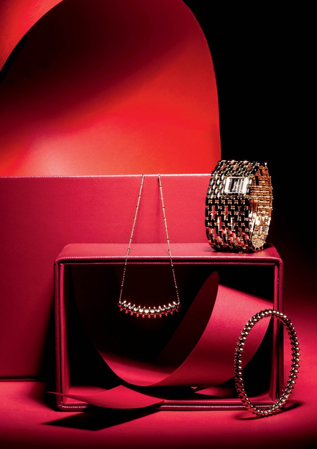 Relógio Pantherè de ouro amarelo e laca preta, colar (R$ 16.900) e pulseira (R$ 32 mil), ambos de ouro rosa, tudo Cartier (Foto: Carlos Bessa)