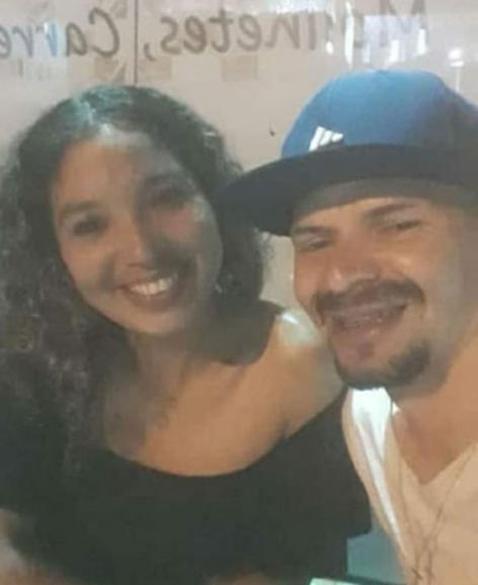 Casal estava na moto e morreu na hora — Foto: Divulgação
