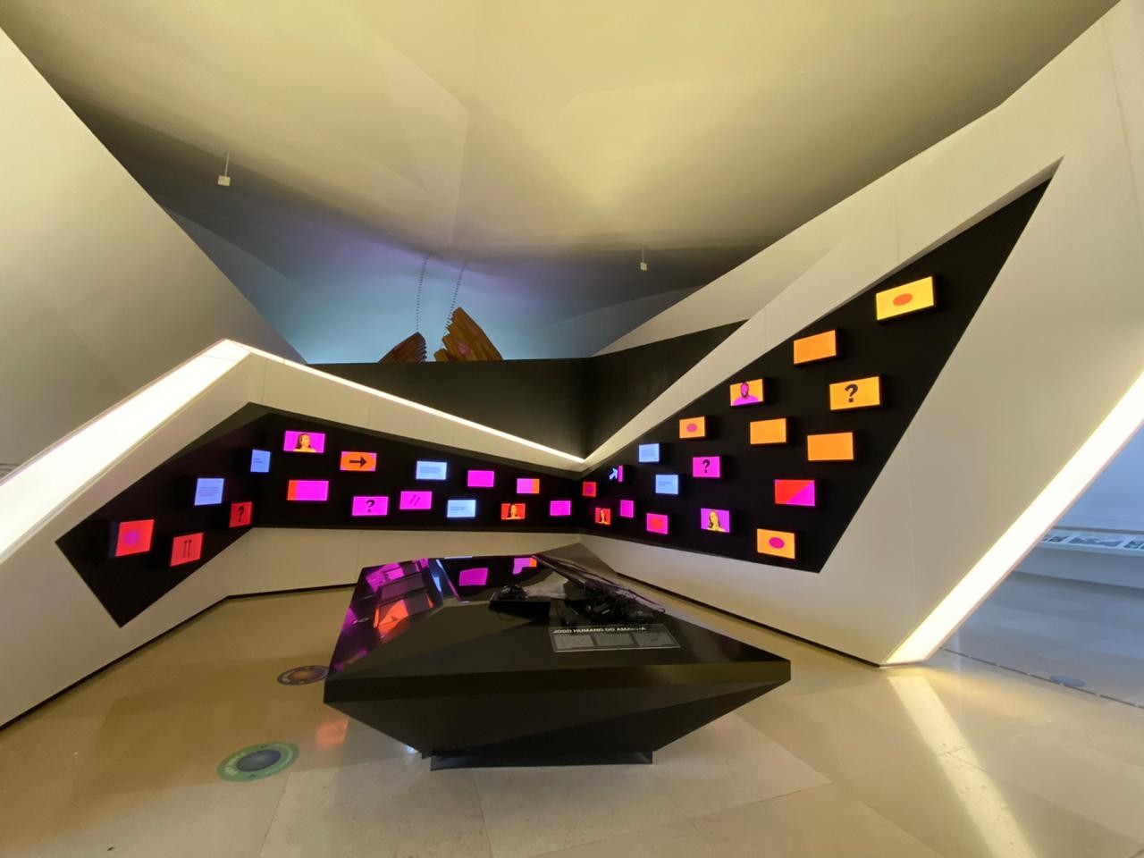 O interior do Museu do Amanhã com exposição interativa (Foto: Museu do Amanhã / Divulgação)
