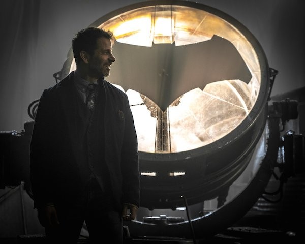 O diretor Zack Snyder no set de Liga da Justiça (Foto: Reprodução)
