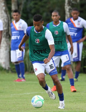 Zagueiro Éverton Sena pode estrear pelo Boa Esporte contra o Cruzeiro