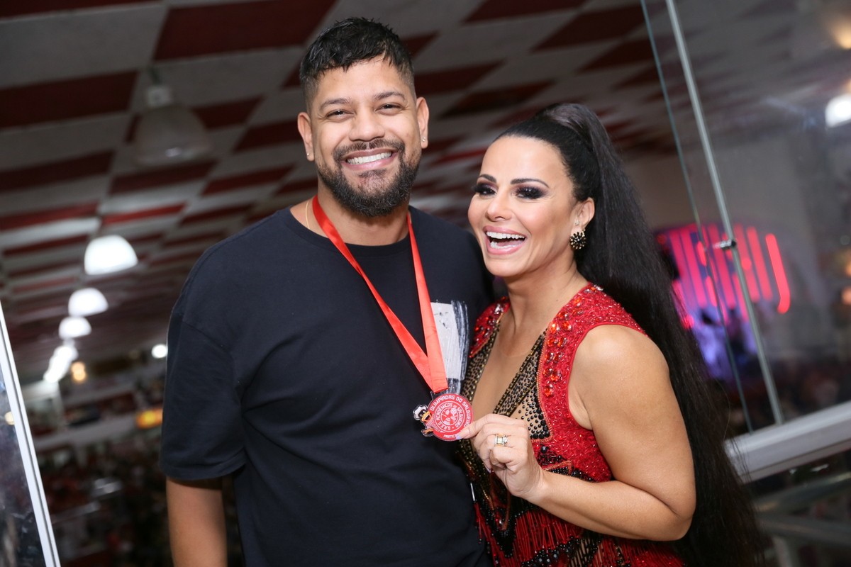 Guilherme Militão e Viviane Araújo (Foto: Anderson Borde/AgNews)
