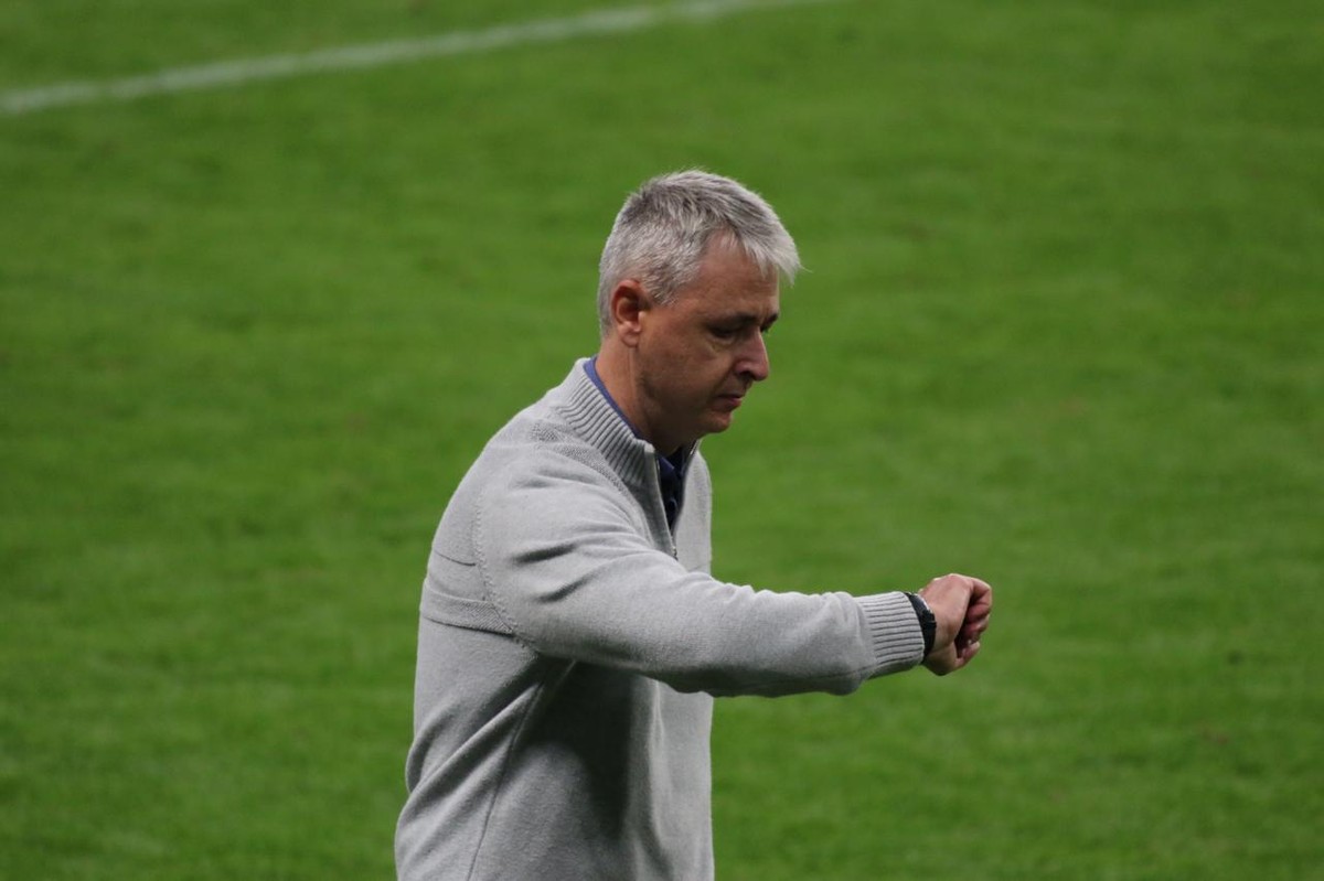 Direção banca Tiago Nunes no Grêmio, mas cobra providências: "Vamos precisar de um fato novo" - Vimarsana News